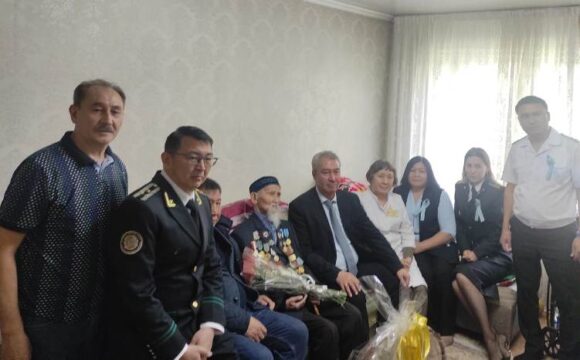 Отан соғысының мүгедегі Молдабеков Жапекті құттықтады