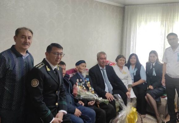 Поздравили инвалида Отечественный войны Молдабекова Жапека