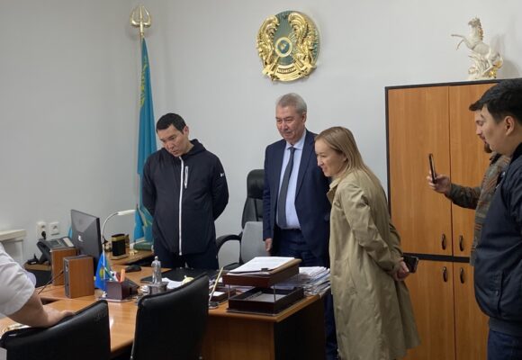 Аким Алмалинского района Шамшин Арман  Нуржанович посетил “Городскую поликлинику ветеранов ВОВ”.